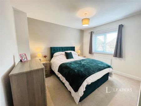 3 bedroom semi-detached house to rent - Photo 5