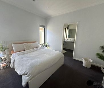 MODERN & SPACIOUS HOME IN PRIME LOCATION HOME OPEN SATURDAY 12 SEPT... - Photo 4