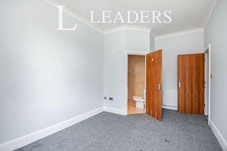 Meyrick Gate, Wimborne Road, Bournemouth, BH2 - Photo 4