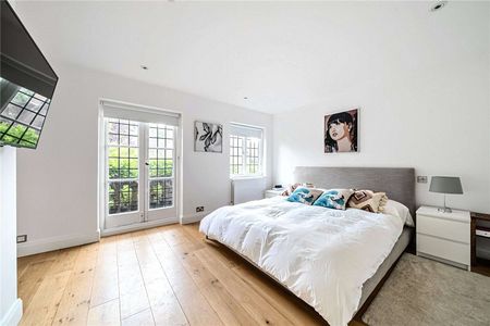 A charming 4 bedroom family home with wonderful gardens. - Photo 3