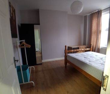 Room in a Shared House, Capri Road, CR0 - Photo 4
