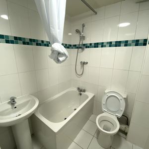 Flat 2, 32 Kelso Road, LS2 9PR, Leeds - Photo 2