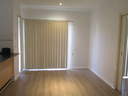 Cozy, well maintained townhouse! - Photo 2