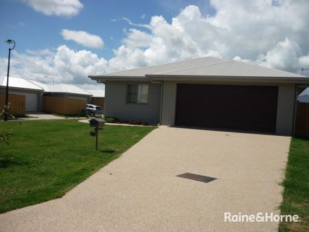 Very Spacious Family Home in Ooralea - Photo 3