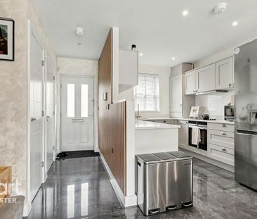 3 bedroom semi-detached house to rent - Photo 5