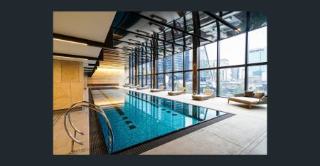 Modern 2-Bedroom, 2-Bathroom Apartment in Prime Docklands Location - Photo 3