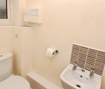 2 bedroom end of terrace house to rent - Photo 1