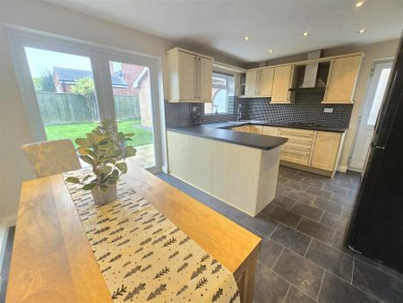 3 bedroom detached house to rent - Photo 5