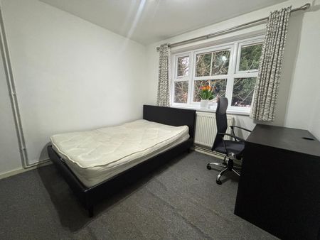 2 bedroom maisonette to rent - Photo 2