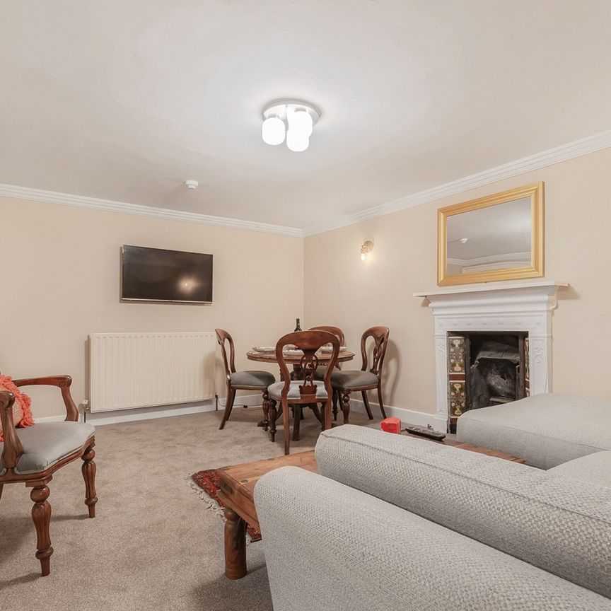 4 Bed Flat, Cornwallis Crescent, BS8 - Photo 1