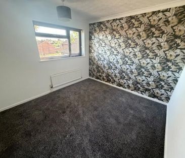 2 bedroom end of terrace house to rent - Photo 3