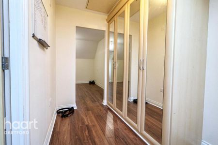 3 bedroom end of terrace house to rent - Photo 4