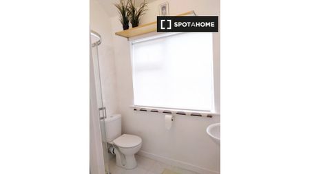 Room in a 2-Bedroom apartment for rent in Ballygall, Dublin - Photo 2