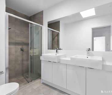 Near New Townhouse Close to Everything - Photo 3