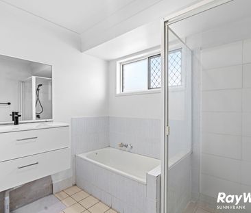 Spacious Family Home with Two Ensuited Bedrooms - Photo 6