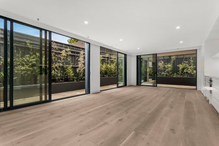Executive living in city fringe location - Photo 4