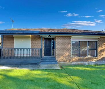 LOVELY 3 BEDROOM HOME - Photo 1