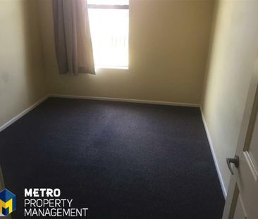 Wonderfully Spacious Family Home - Photo 6