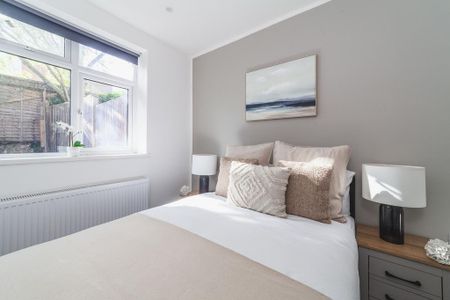 2 bedroom ground floor flat to rent - Photo 4