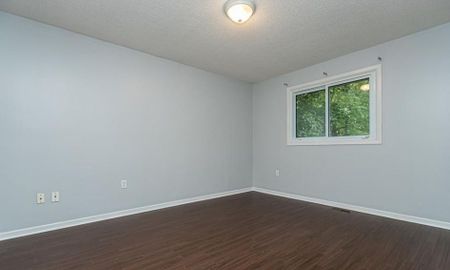 For Lease - 33 B Grove Street Unit# main floor, Barrie, Ontario - Photo 3