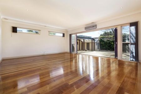 9 Dover St, Caulfield South VIC 3162 - House For Rent | Domain - Photo 5