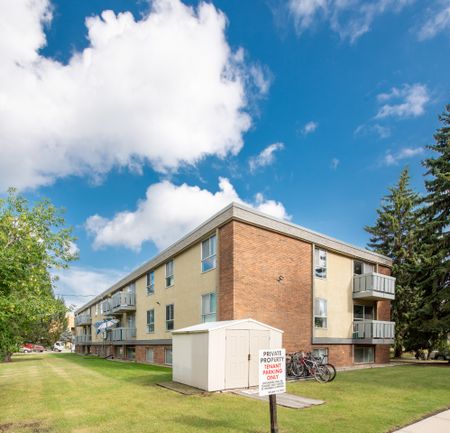 Ella Manor - Photo 2