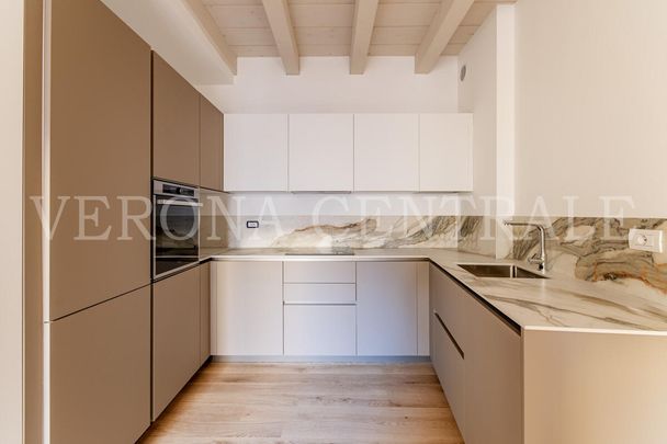 Prestigioso Appartamento in Palazzo Storico Ristrutturato in Palazzo Ravignani Benini- Veronetta - Photo 1