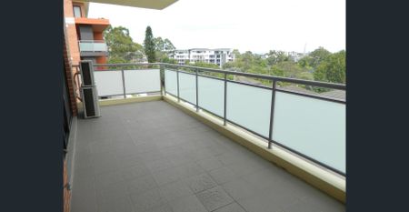 Contemporary And Spacious Apartment, Excellent Location - Close to all Amenities - Photo 5