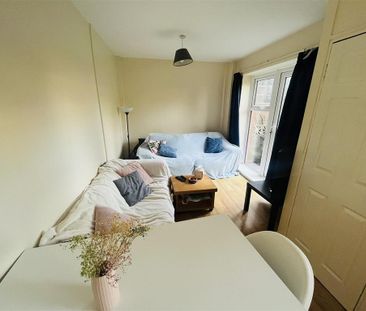 4 bedroom semi-detached house to rent - Photo 1
