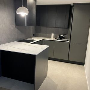 Charmant appartement de 2.5 pièces au Rez-de-Chaussée dans un immeuble neuf - Photo 2