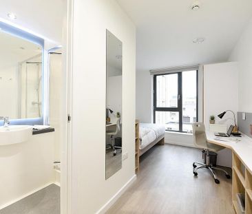 1 bedroom in a flat share to rent - Photo 3