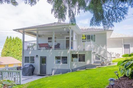 3-Bedroom & 2 Bath lower unit (Powell River) - Photo 5