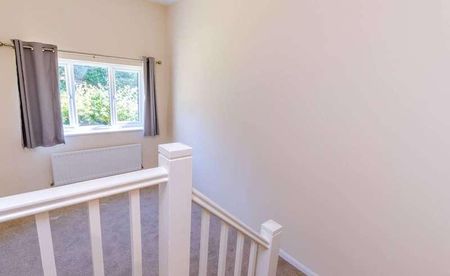 Farnham Road, Guildford, GU2 - Photo 2