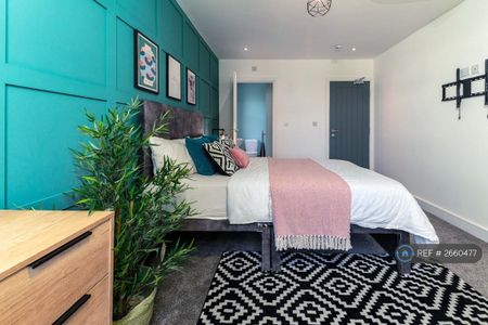 1 bedroom in a house share to rent - Photo 2