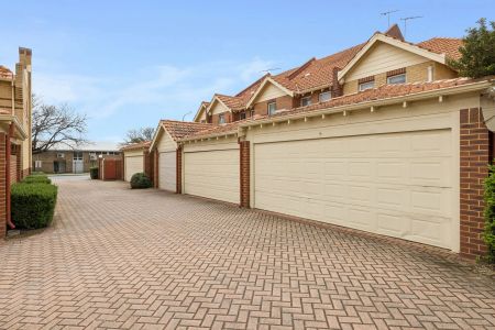 Spacious Terrace Townhouse in the Raphael Park Precinct - Photo 3