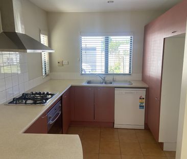 Modern Townhouse 3 bedrooms - Photo 3