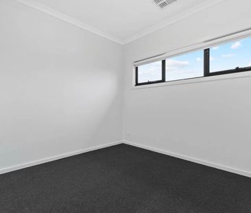 Windsor Gardens - Photo 1