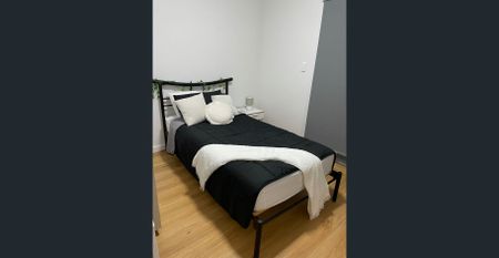 Bed and bathroom perfect for a student only 5km away from Adelaide CBD - Photo 2