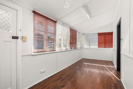 Home For Rent - Photo 4