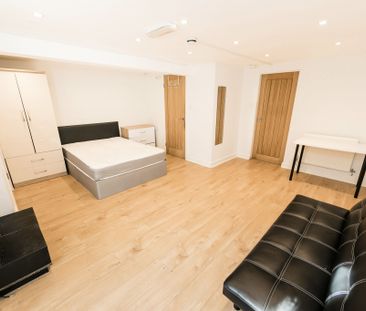 Basement Flat, 44 Headingley Avenue, Headingley, Leeds - Photo 2