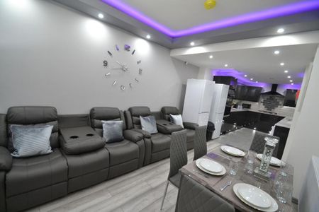 6 bedroom house to rent - Photo 2