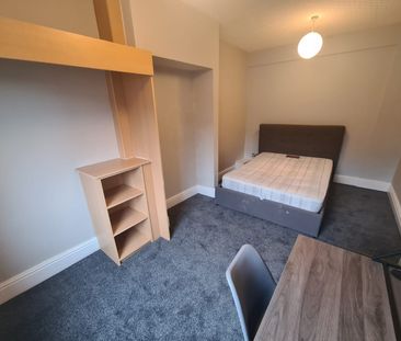 5 Bed - 11 Stanmore Street, Burley, Leeds - LS4 2RS - Student - Photo 1