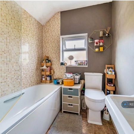 3 bedroom end of terrace house to rent - Photo 3