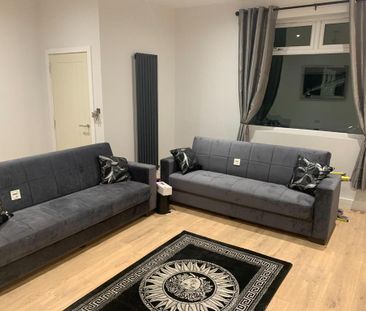 3 bedroom private hall to rent - Photo 5