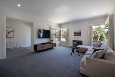 Generous size family home in desirable location. - Photo 2