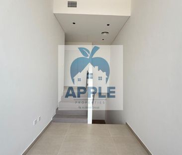 End Corner Unit 3BR / Huge Garden Space / RTM - Photo 4