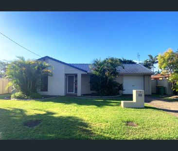 Well-Appointed Family Home in Desirable Wurtulla - Photo 6