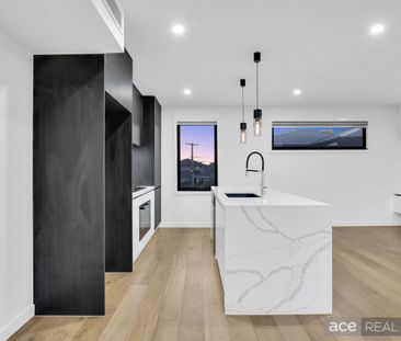 Nestled in quiet location with City Views! - Photo 5