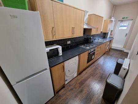 4 Bed Student Accommodation - Photo 3