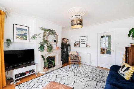 4 Bed Terraced House, Cambridge Road, IG3 - Photo 2